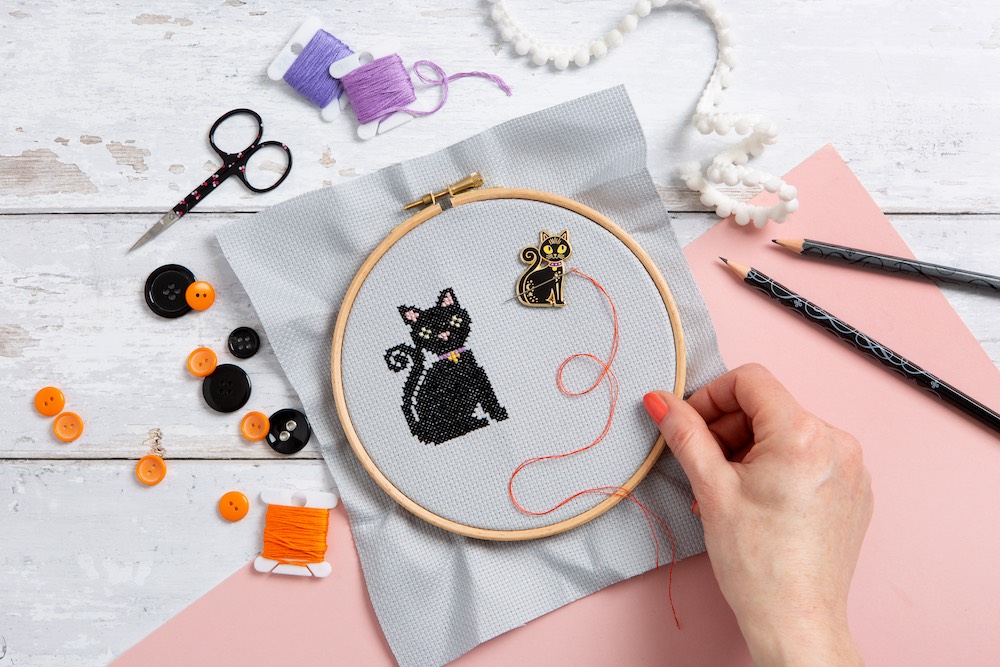 Cat cross stitch and needle minder