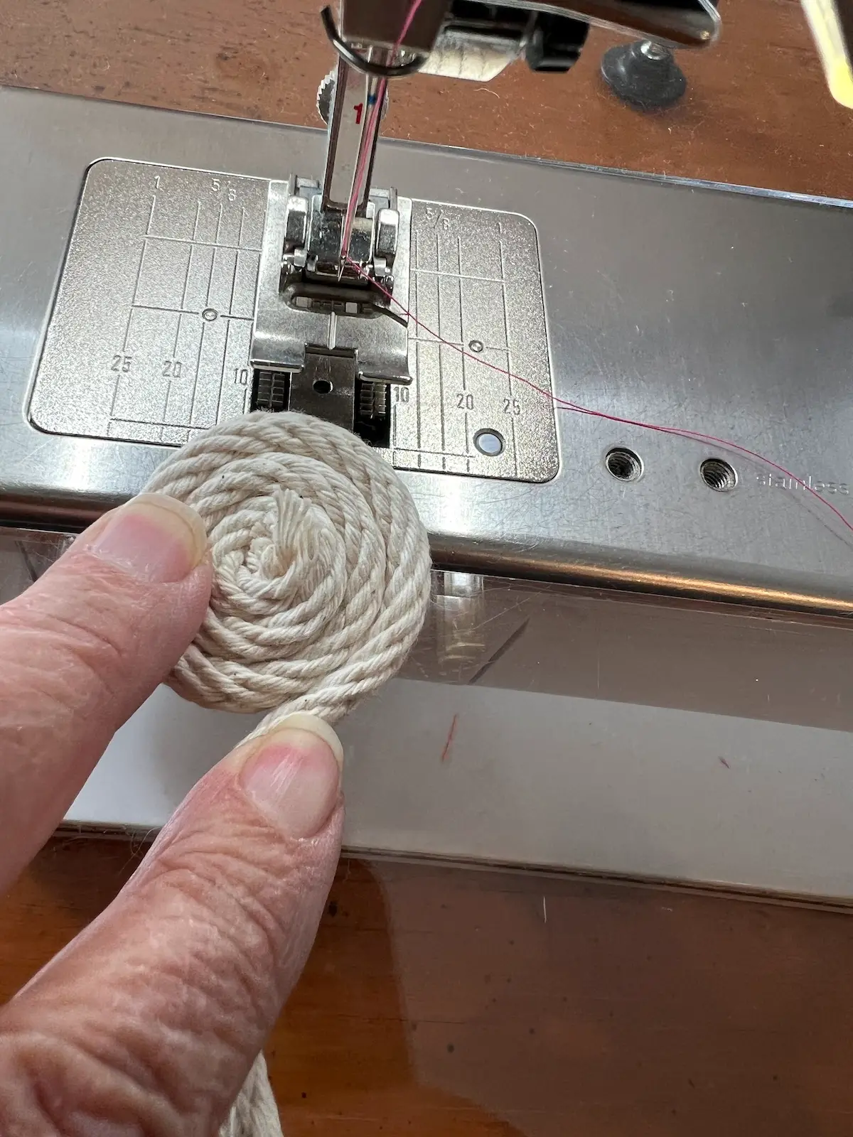 Starting the center of the base of the basket with a rope coil