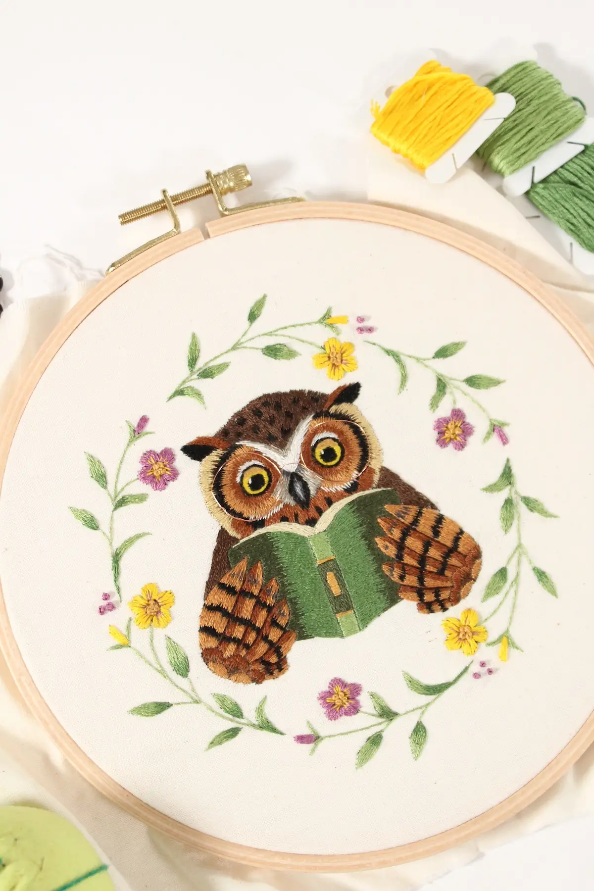Reading owl embroidery stitched by Amanda Fox