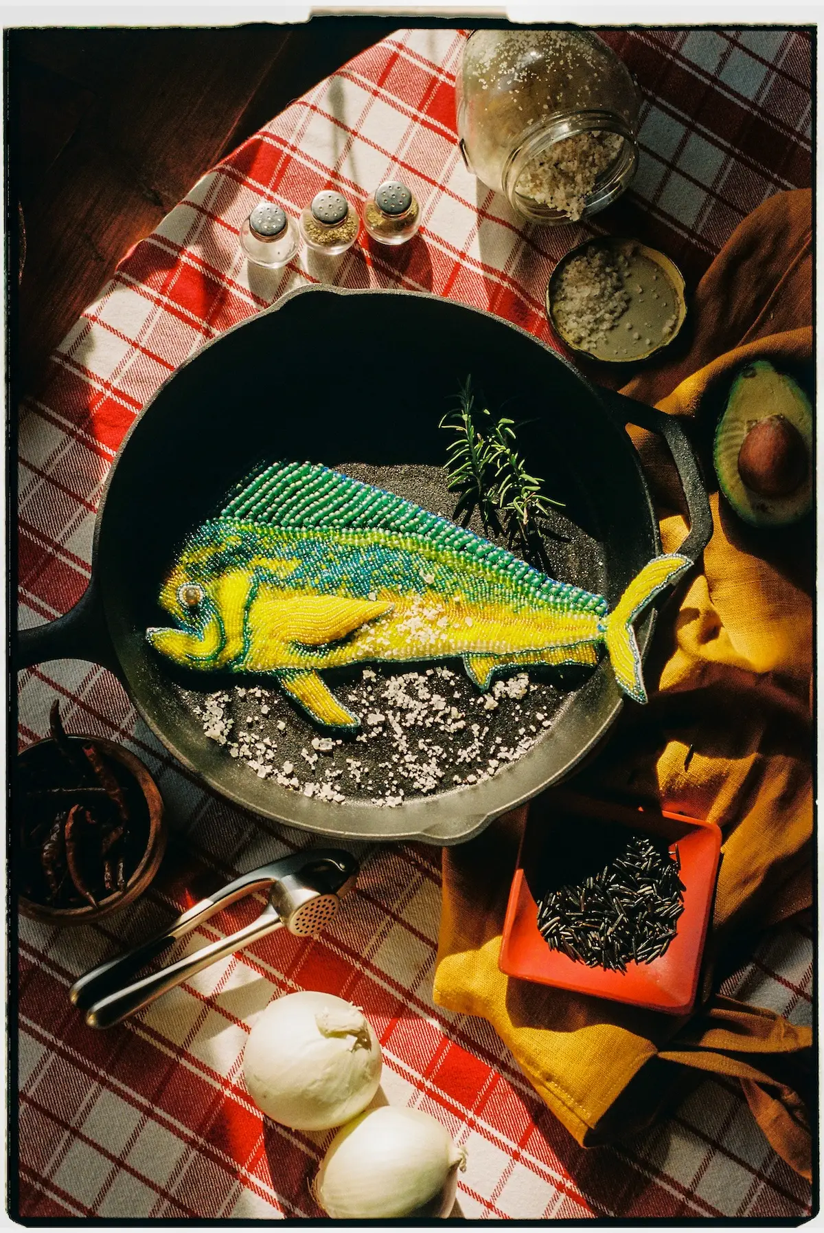 La Pesca del Dia beaded fiber art by Isa Guadalupe Medina