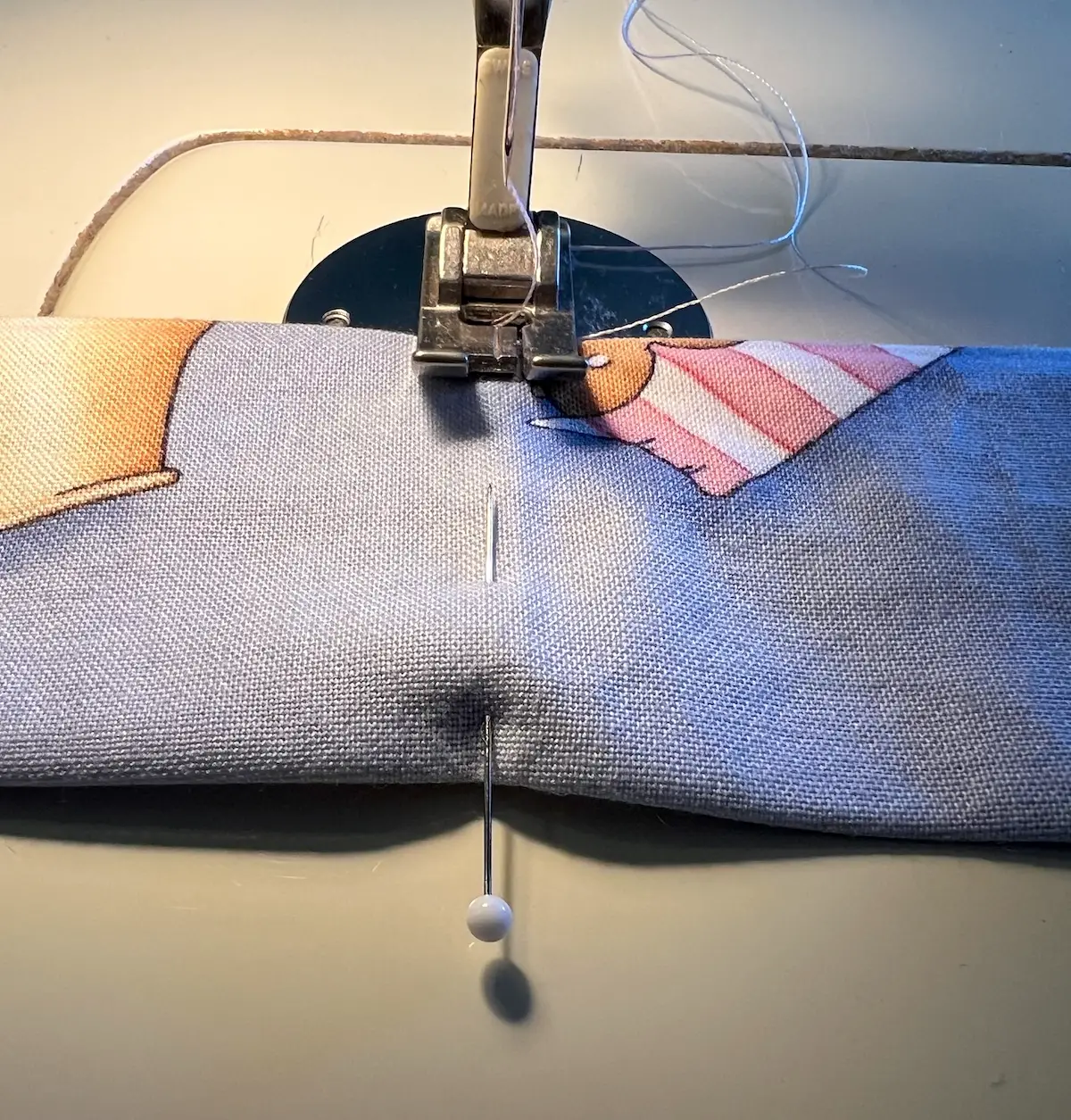 Sew the center of the Neck cooling scarf