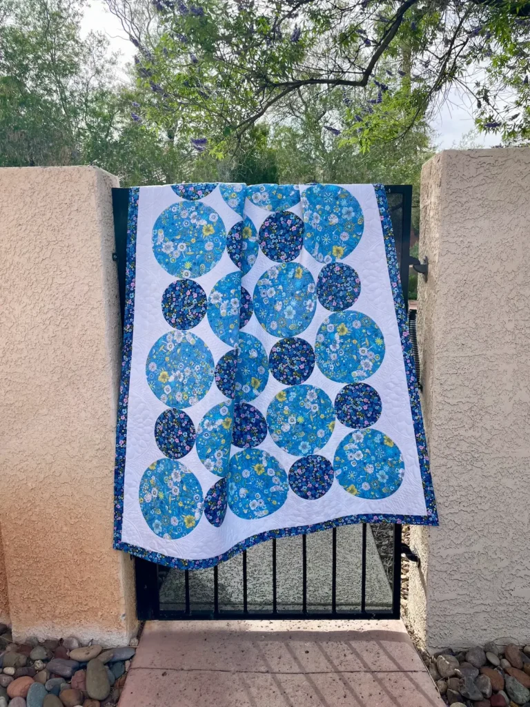 Blue circle quilt by Jen Wagner
