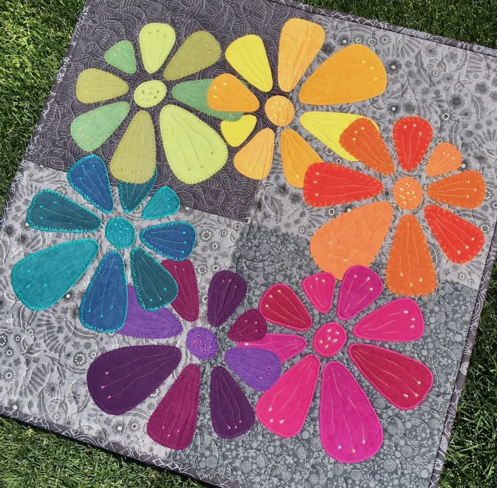 Mini Splendor quilt by Linda Sullivan