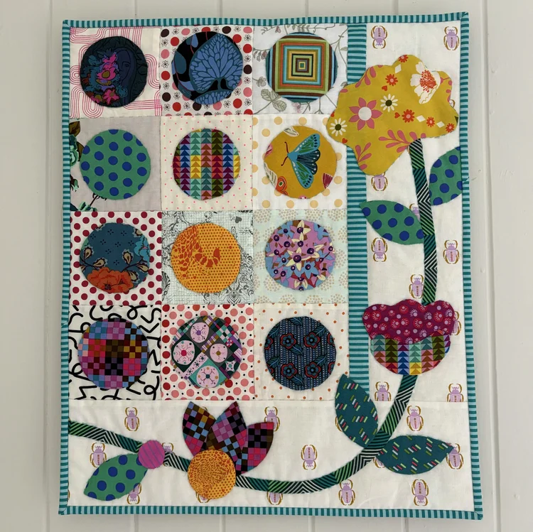 Flower and circle quilt by Barbie Mitchell