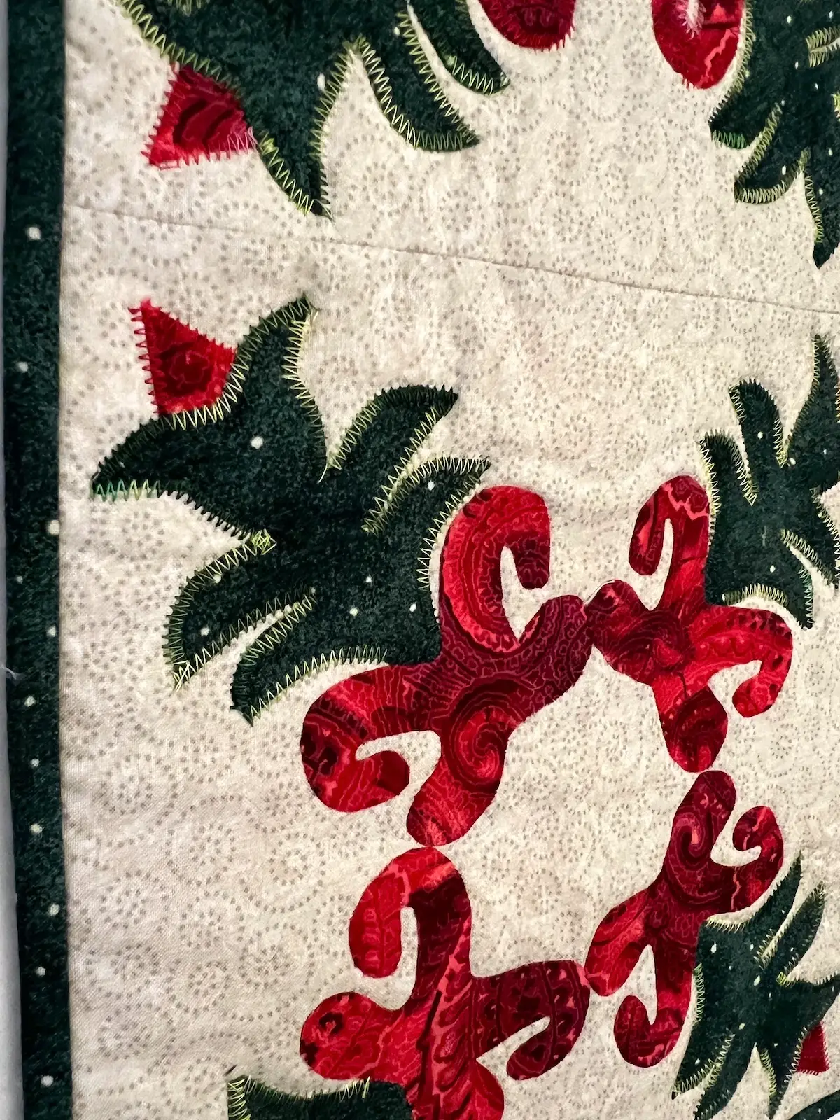 Detail of the finished Christmas Cactus quilt
