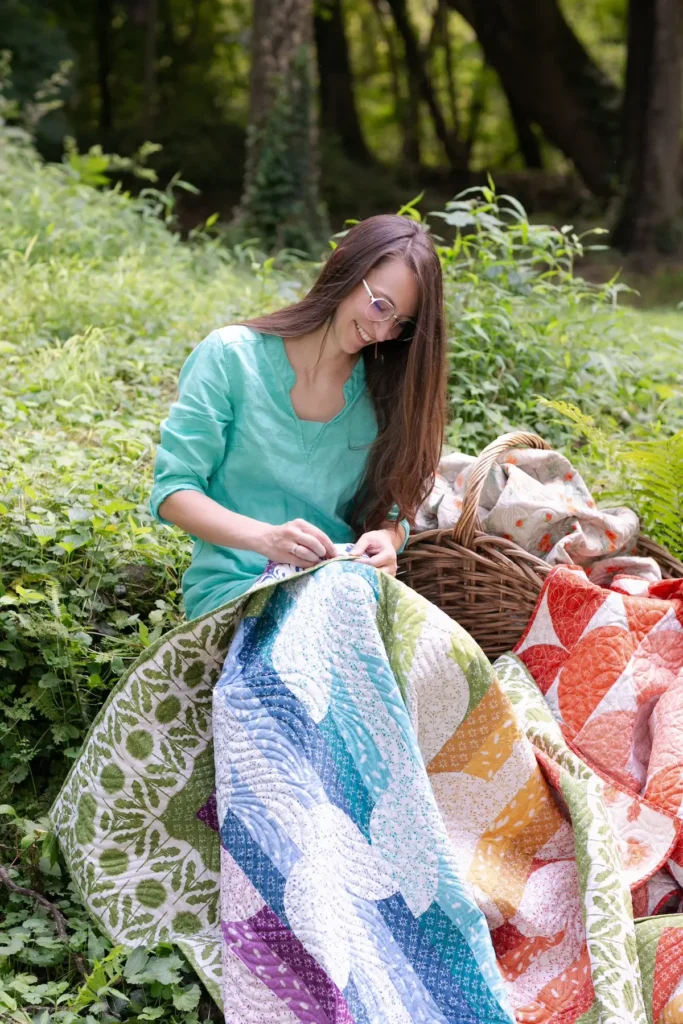 Rachel Rossi profile picture showing her working on a quilt