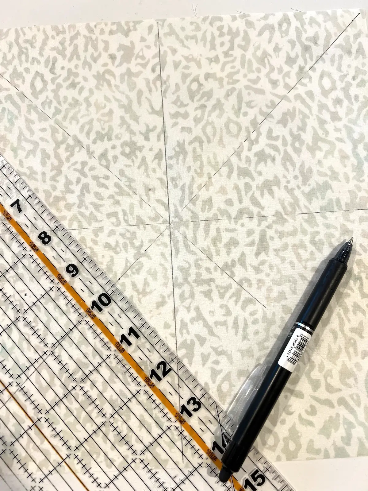 Christmas Cactus quilt block draw horizontal, vertical and diagonal applique placement lines