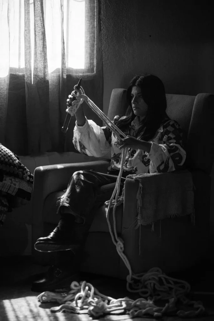 Olivia Arreguín Villa knitting rope, photo by Lizeth Aviles