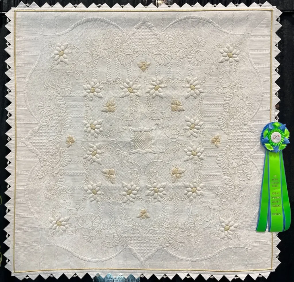 Award winning BEE Happy quilt by Simone Steuxner