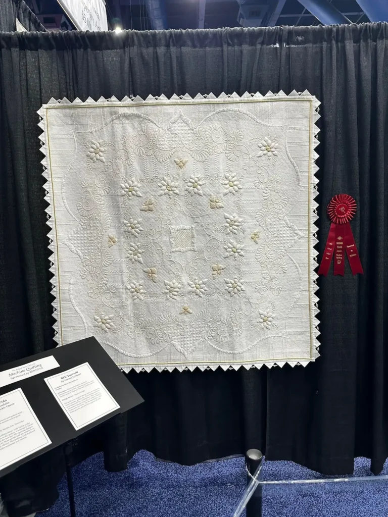 Award winning Bee Happy quilt by Simone Steuxner