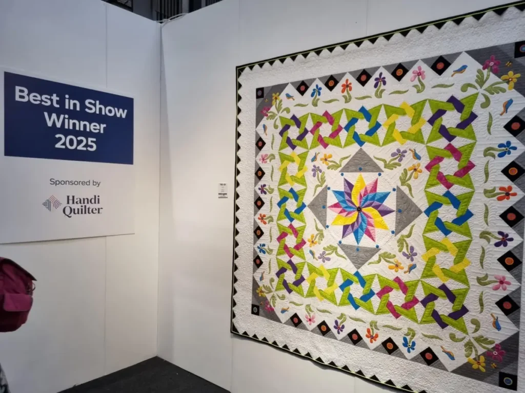 Twisted quilt original design by Simone Steuxner’s creative life is shaped by wild landscapes, soft northern light, and a deep love for both quilting and photography. In this interview, she shares how growing up in the Austrian Alps, moving to remote northern Sweden, and learning everything “the hard way” helped her find her artistic voice. Her stories are honest, vivid, and full of the magic she finds in nature every day.