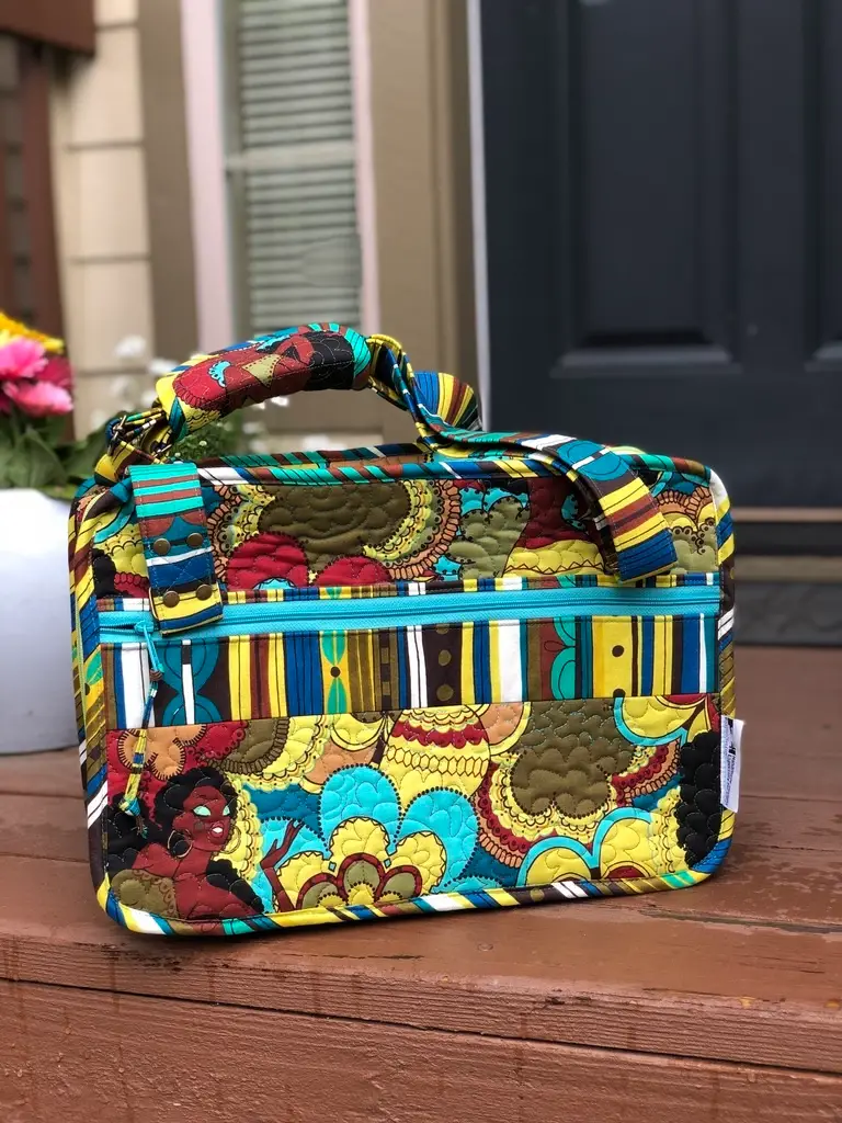 Bright colored quilt bag by Kimberly Bennefield