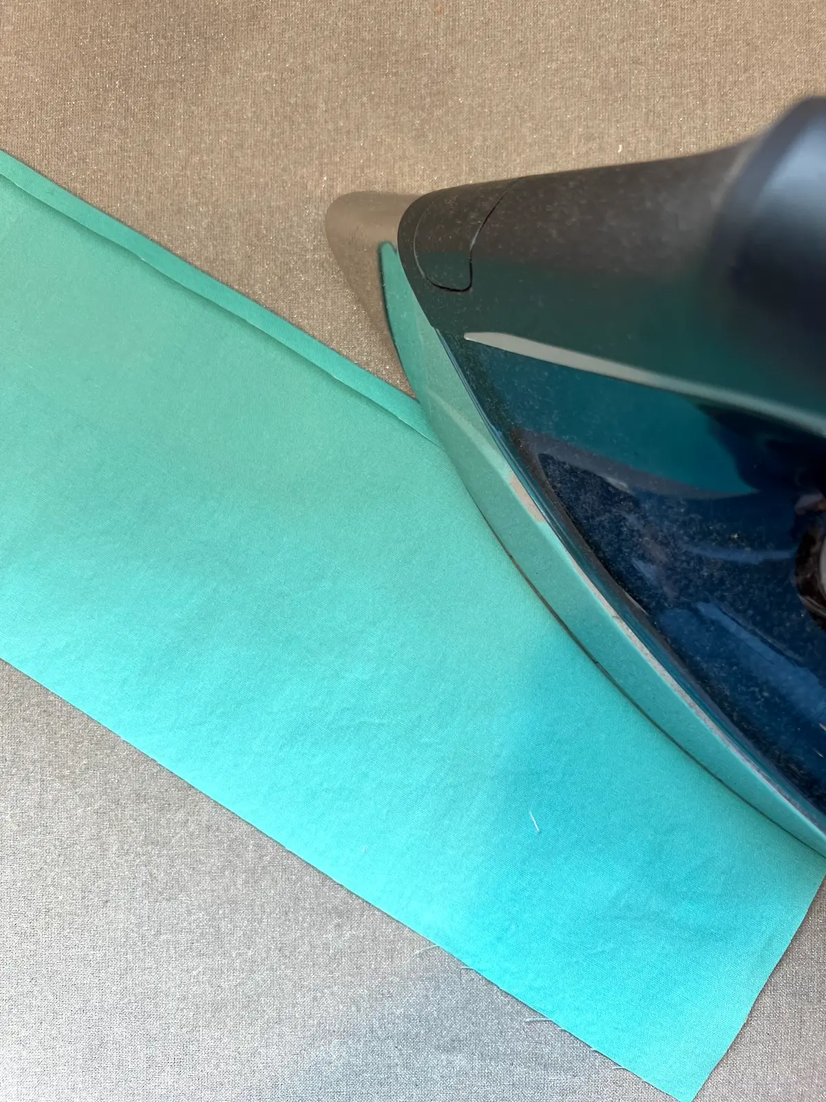 Easter Patchwork basket press a quarter inch under on the wrong side of the handle fabric