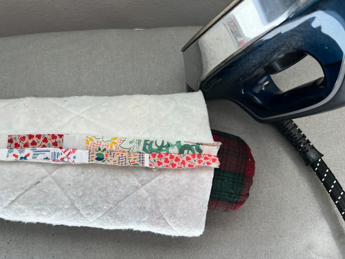 Golf club head covers press the seam open on the outer fabric