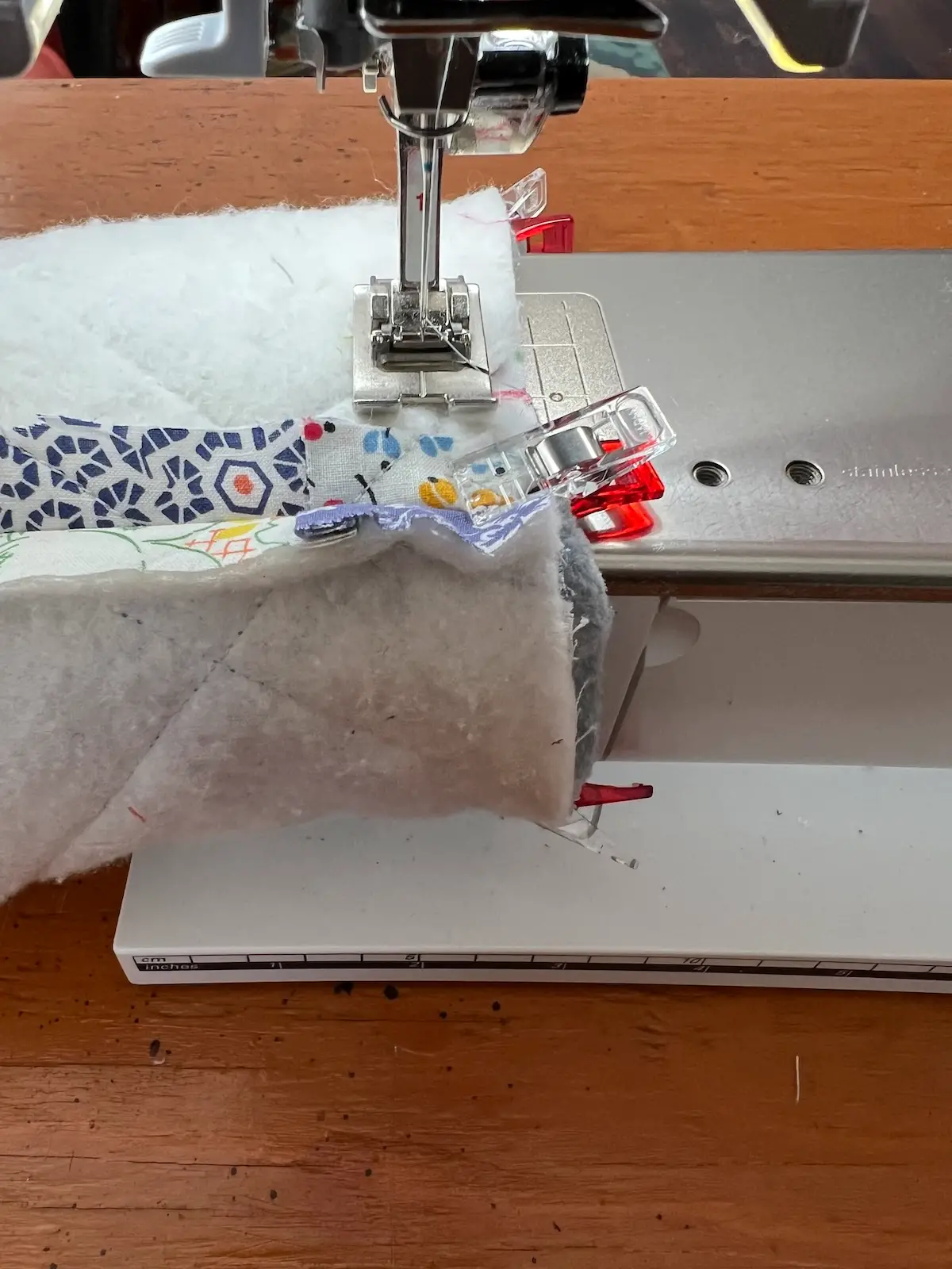 Golf club head covers sew the lining to the outer cover at the bottom of the cover with a 1:2 inch seam allowance