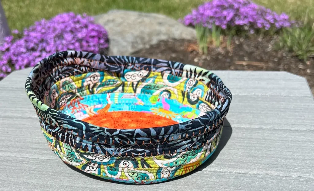 Fabric tube basket finished to the inside