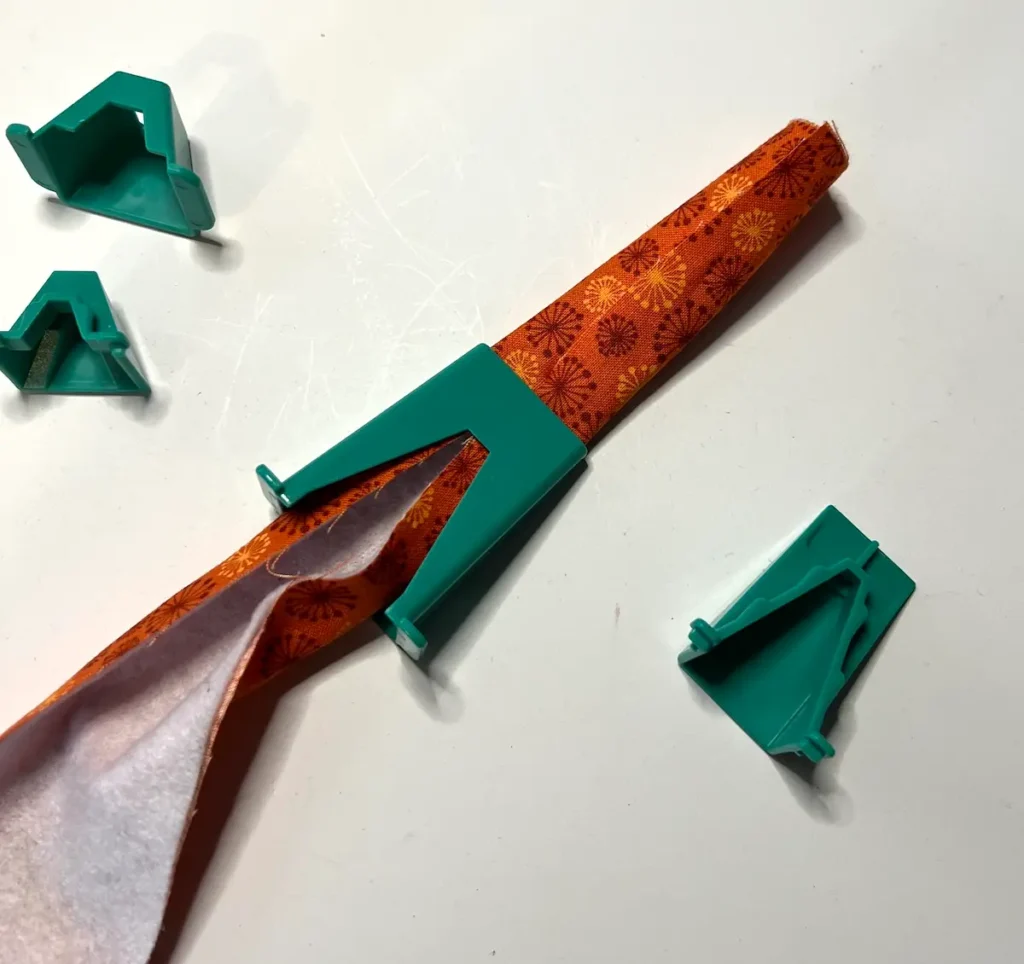 Fabric tube with tool showing the parts and how to start