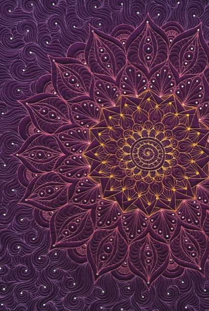 Dahlia quilt stitched by Karlee Porter